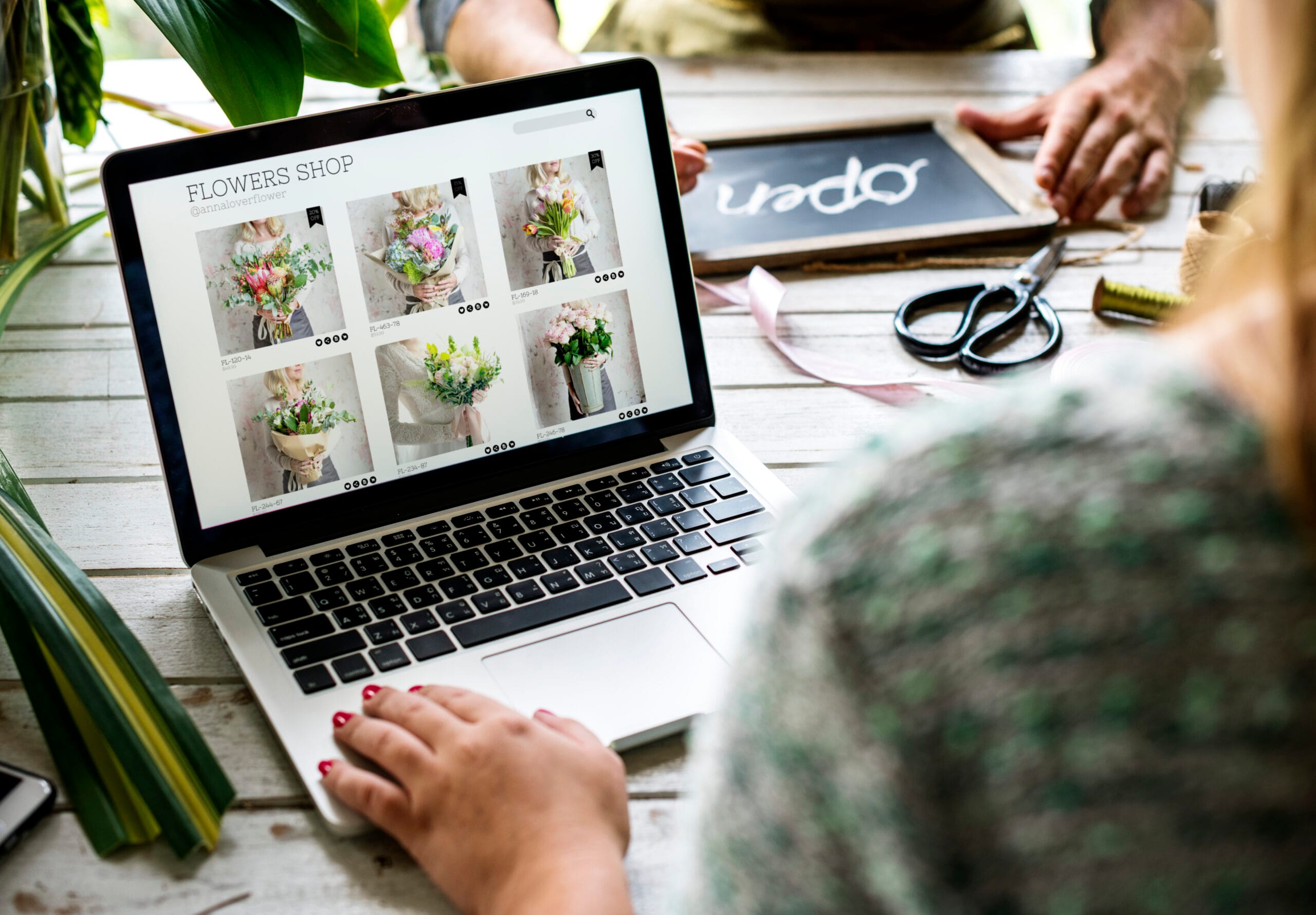 e business flower shop marketing promote on social media